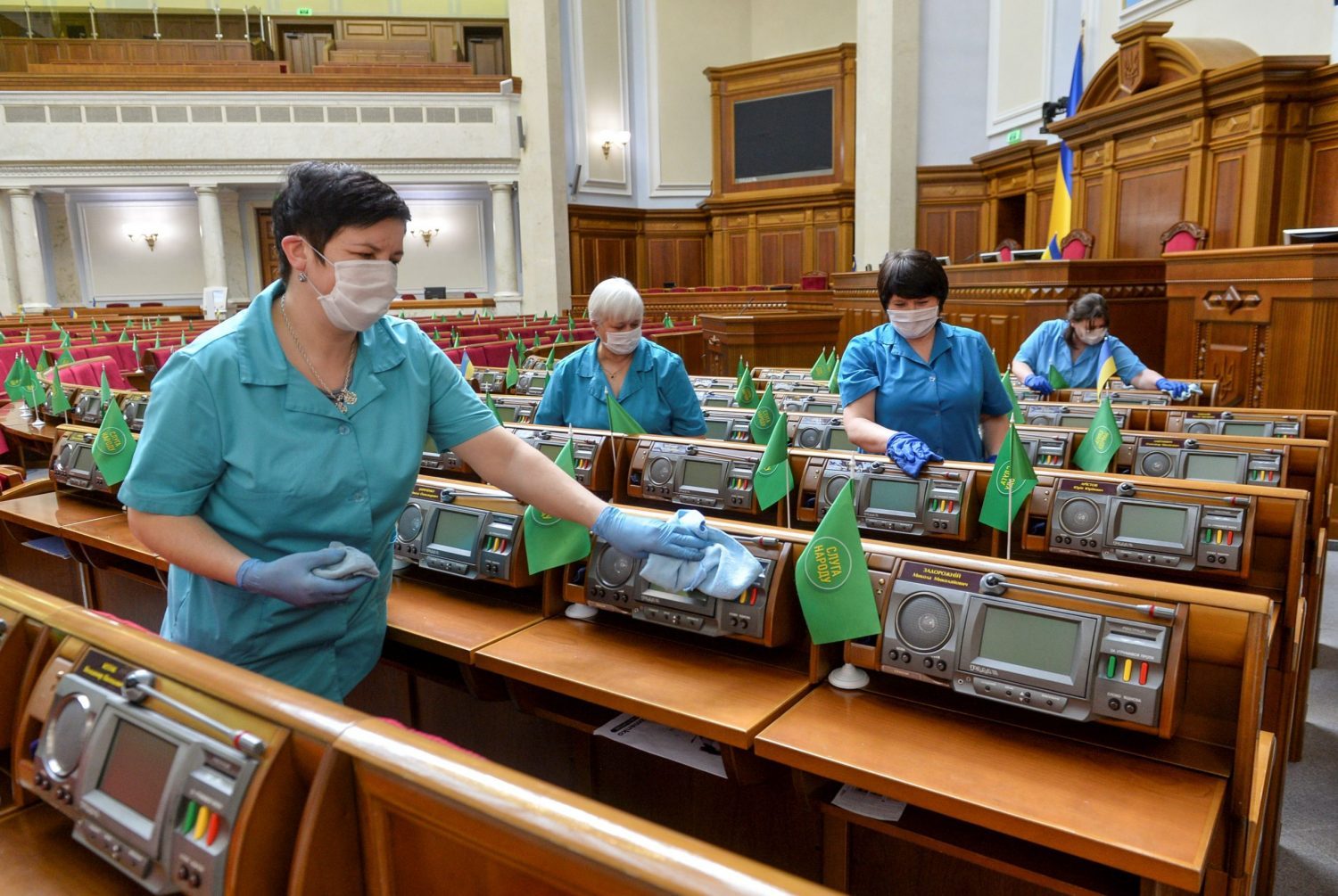 Zelenskyy resurrects his reformist credentials as coronavirus crisis looms