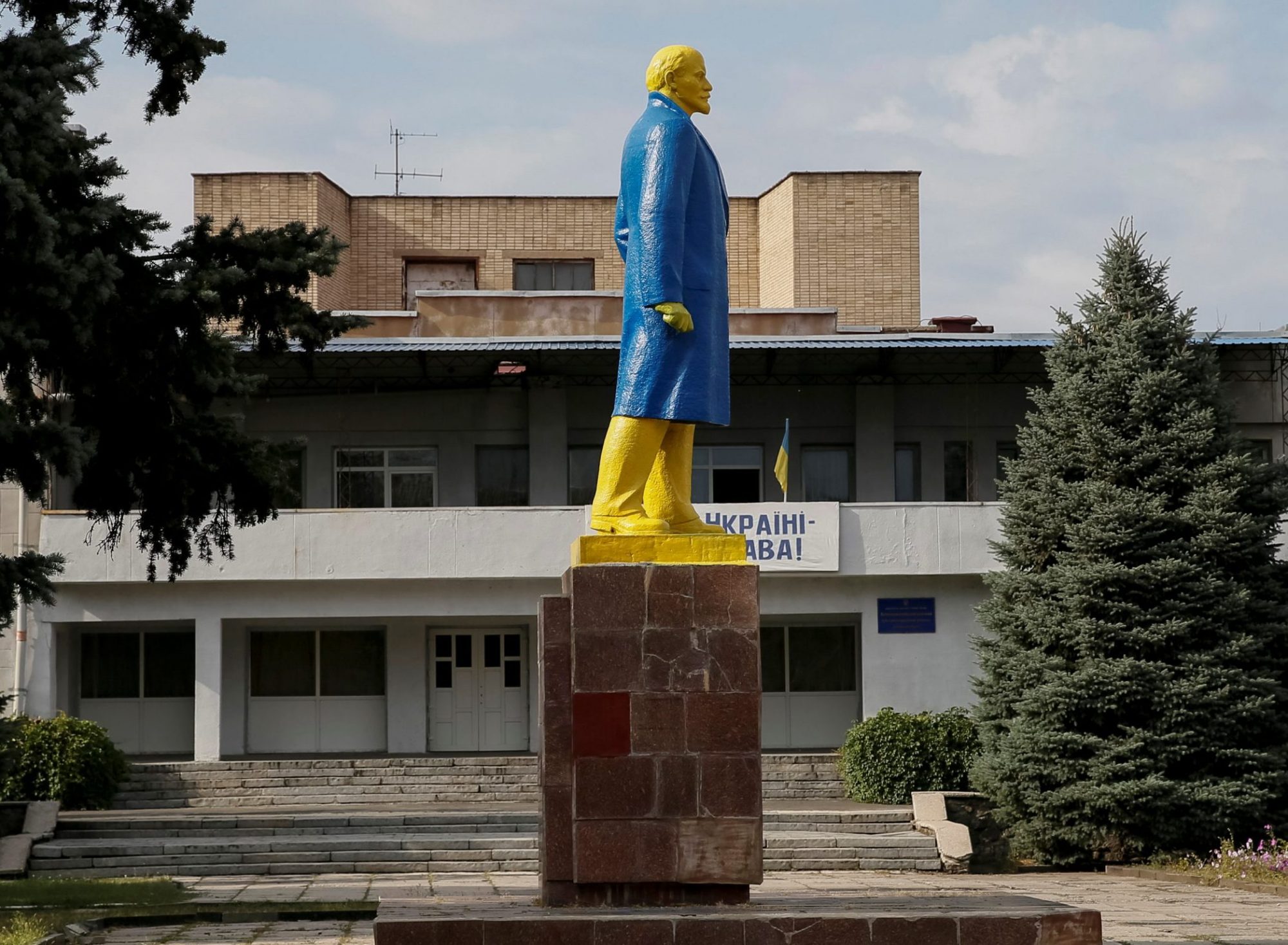 Toppling Lenin The lessons of Ukraine’s memory wars Atlantic Council