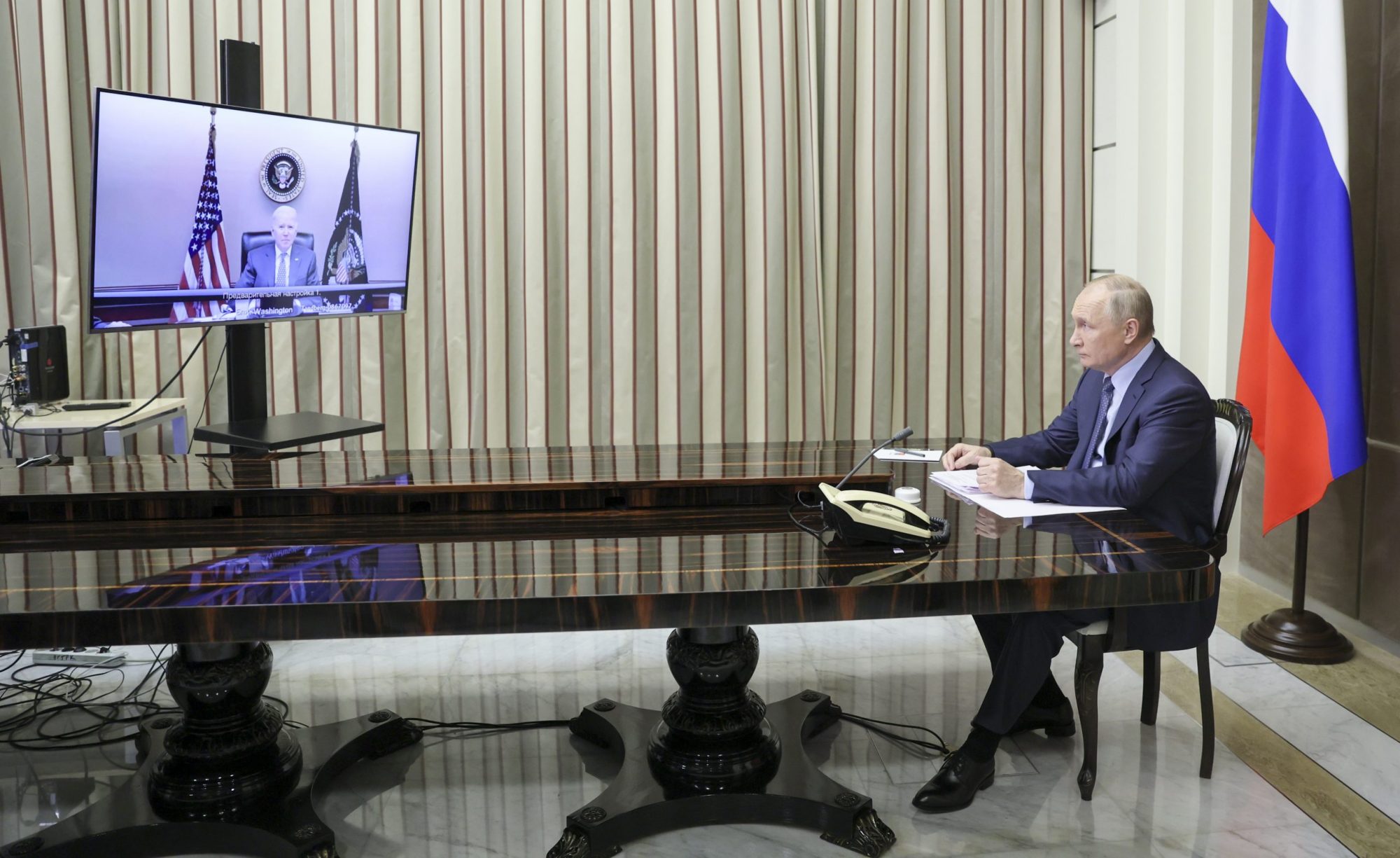 Biden and Putin hold virtual Ukraine summit amid Russian invasion fears ...