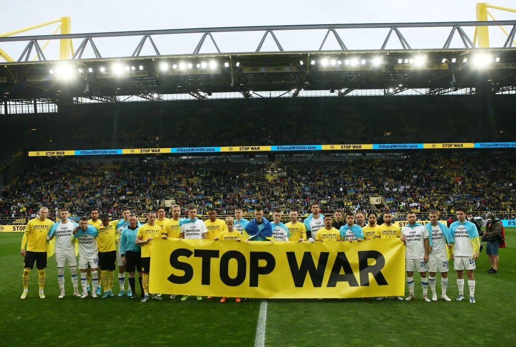 Las estrellas deportivas de Ucrania pretenden traer la moral de tiempos de guerra al país