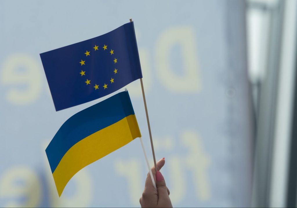 What would EU candidate status mean for Ukraine?