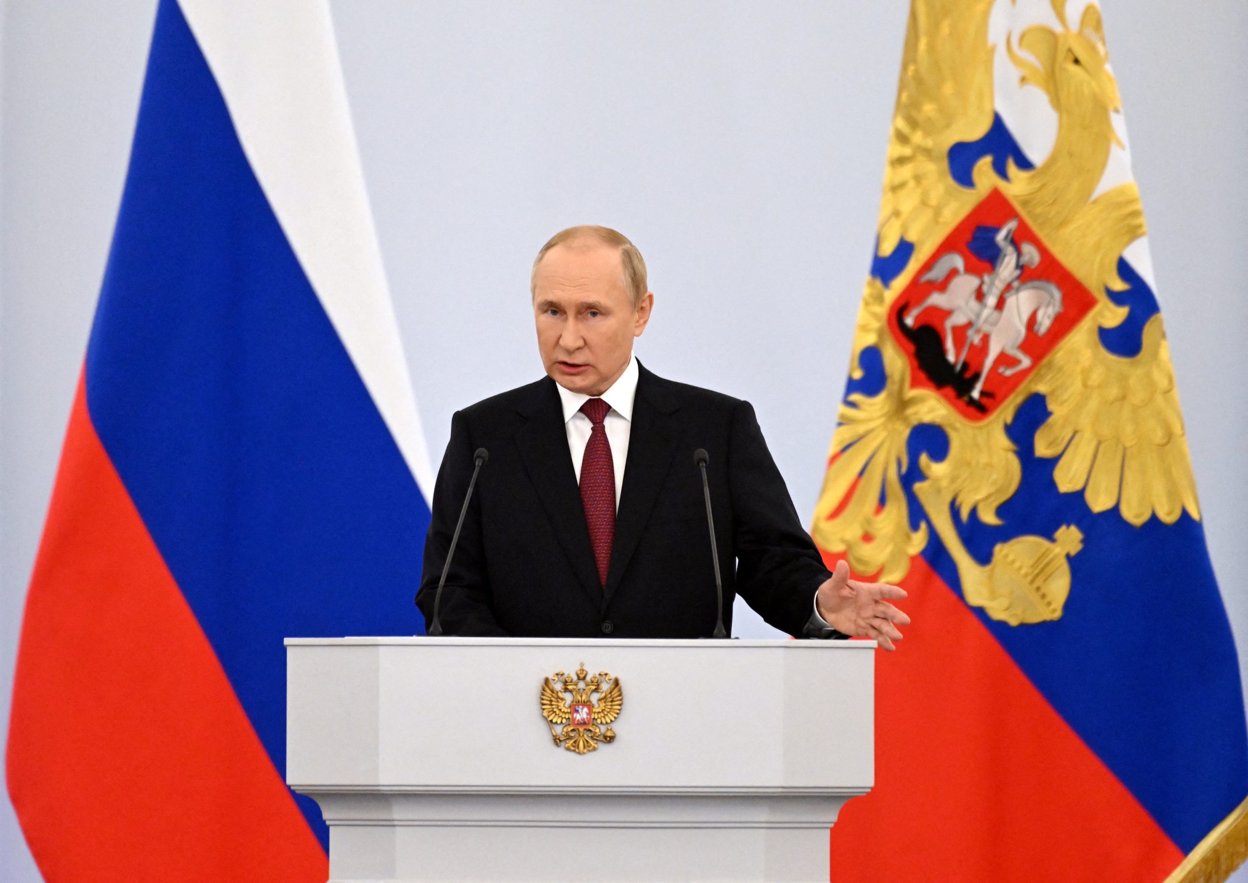 Russian War Report: Putin illegally annexes Ukrainian territory