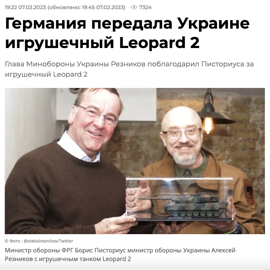 RIA NOVOSTI depicting Ukrainian Defense Minister Oleksiy Reznikov holding a toy tank (right) alongside German Defense Minister Boris Pistorius (left) under the headline “Germany handed over toy Leopard 2 to Ukraine.” (Source: RIA Novosti/archive)