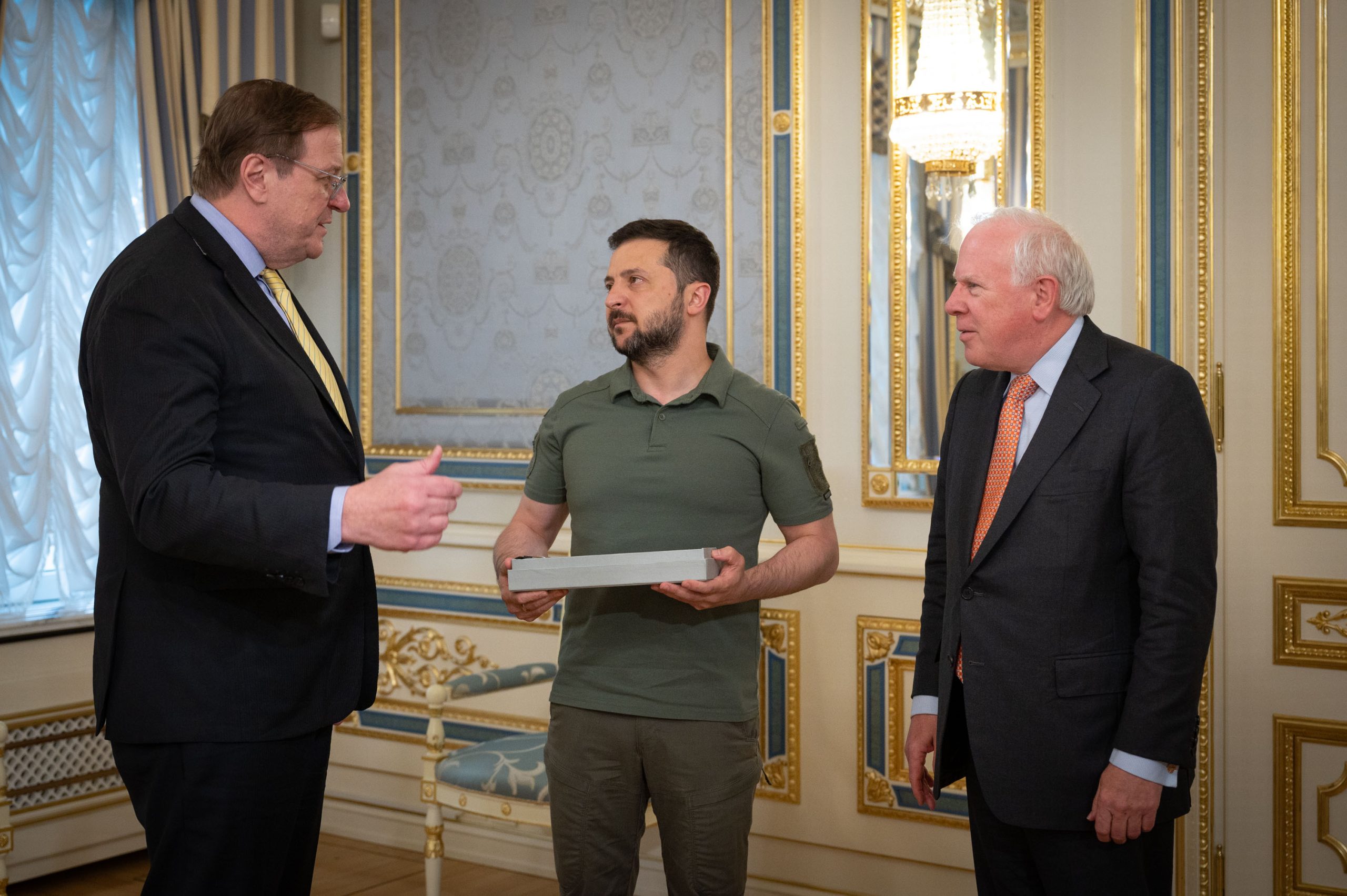 Atlantic Council President and CEO Fred Kempe speaks to Ukrainian President Volodymyr Zelenskyy with Atlantic Council Chairman John F. W. Rogers