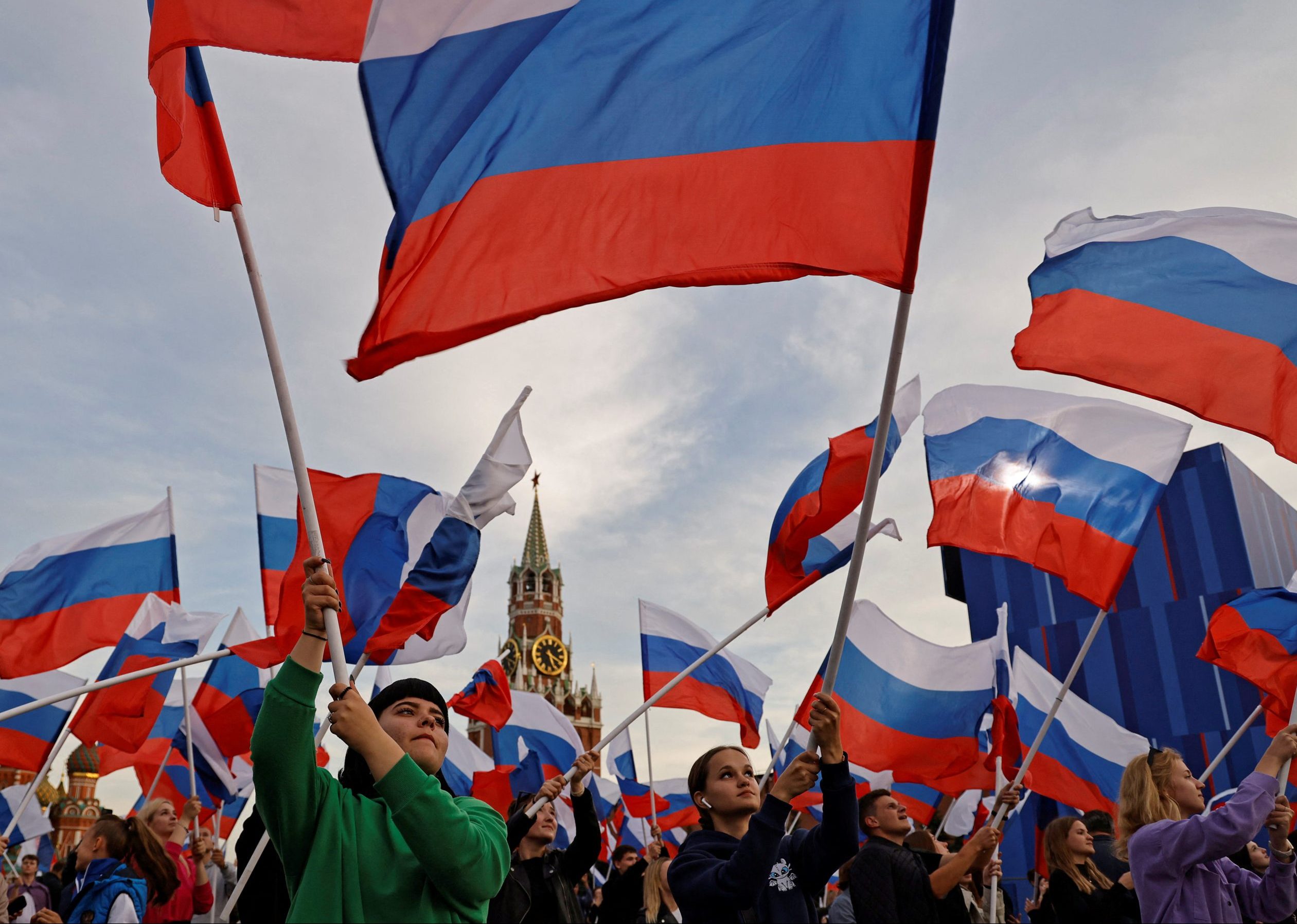 What is the New Russian Peace Flag?