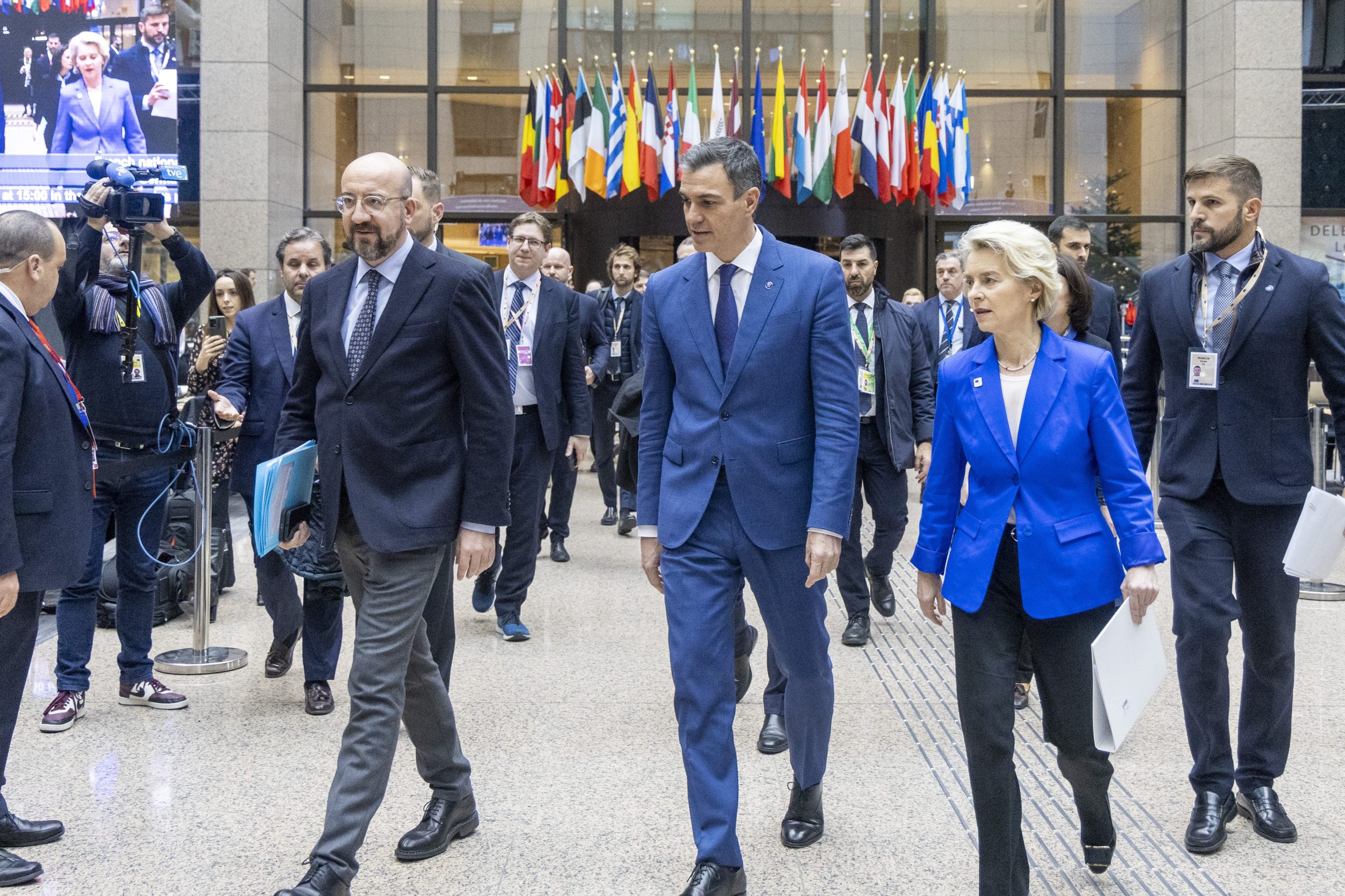 Experts react to the EU starting Ukraine membership talks while failing ...
