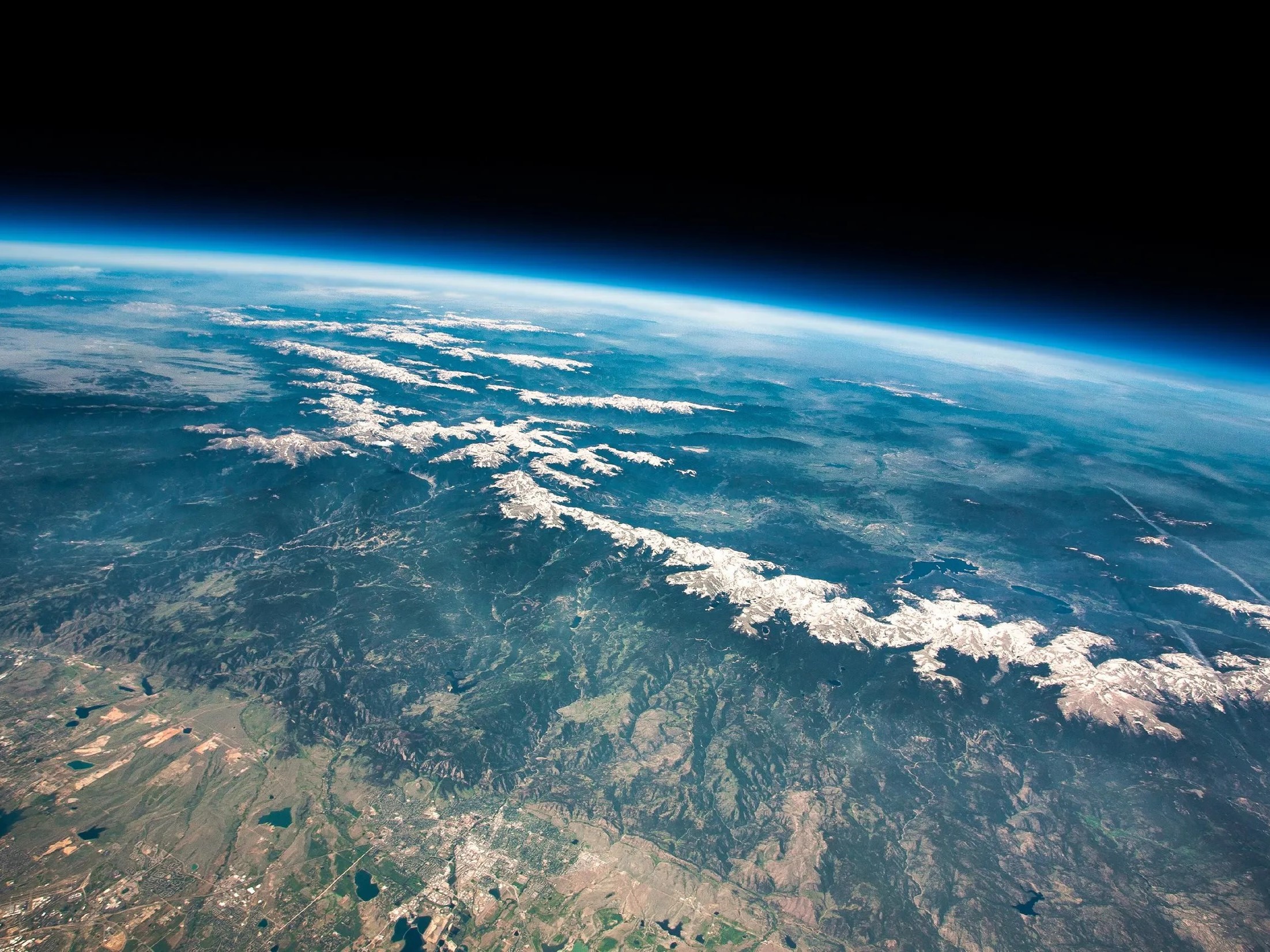Earth view from a balloon in the stratosphere on 19 June 2013. Photo: Patrick Cullis, NOAA / CIRES