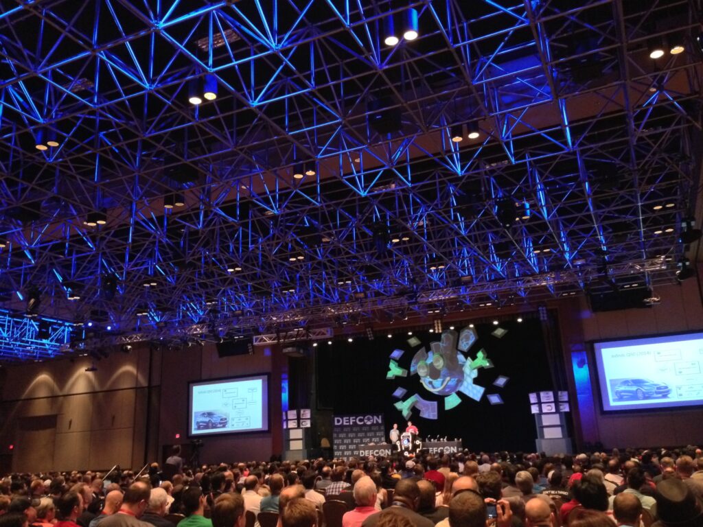 photo of DEFCON crowd
