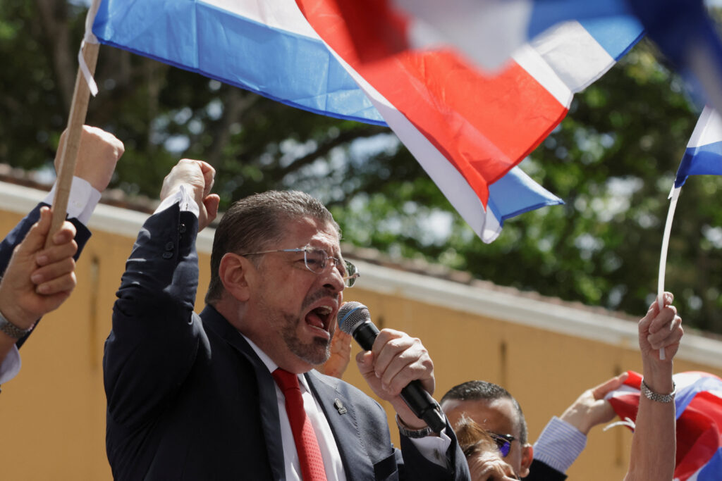 Is Costa Rica in a political crisis?  