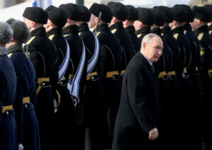 Enforce sanctions to prevent Russia from benefitting in a prolonged Iran crisis