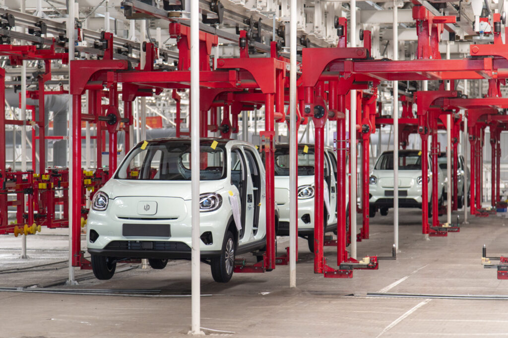 Chinese electric vehicle exports rise amid the oil crisis, posing a dilemma for importing countries