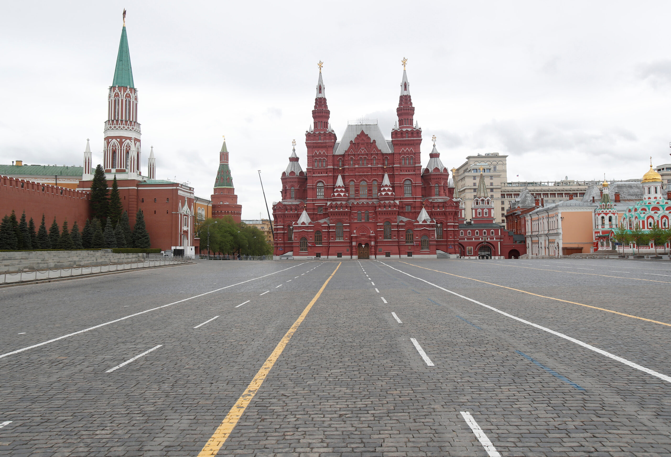 Zelenskyy rains on Putin’s parade: Kyiv and Moscow declare rival ceasefires