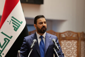 على رئيس وزراء العراق أن يقنع واشنطن المتشككة بجدوى الشراكة مع بغداد