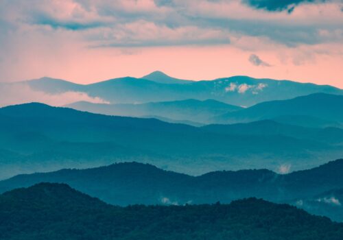 A view from the top of Sassafras Mountain on the border of South Carolina. Unsplash/Bradley Allweil