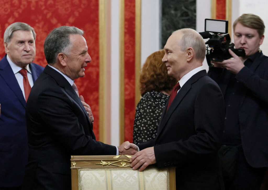 Putin welcomes Trump’s peace envoys but has no intention of ending the war